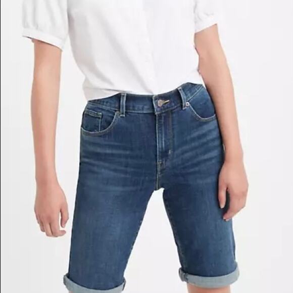 Levi’s Bernuda Shorts Midrise - Picture 3 of 10